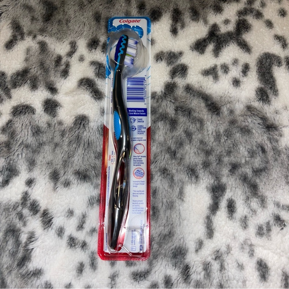 Colgate Toothbrush - Picture 7 of 8